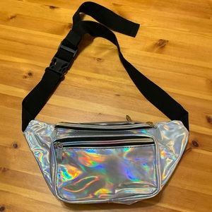 FREE WITH PURCHASE****** Beautiful 🤩 Iridescent Sojourner Fanny pack bag, EUC